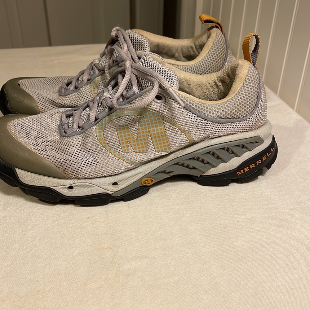 Merrill Helium Ventilator Taupe Performance Footwear. - Picture 2 of 12